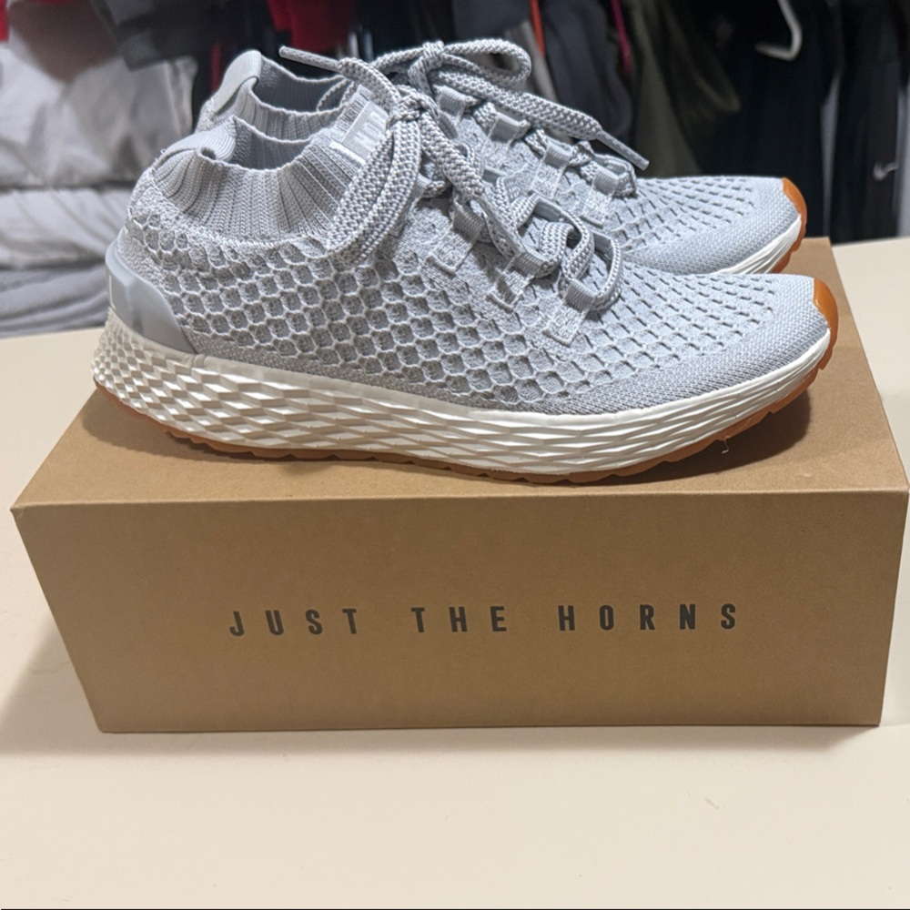 NOBULL Allday Knit Light Grey and white NWT Women’s size 9.